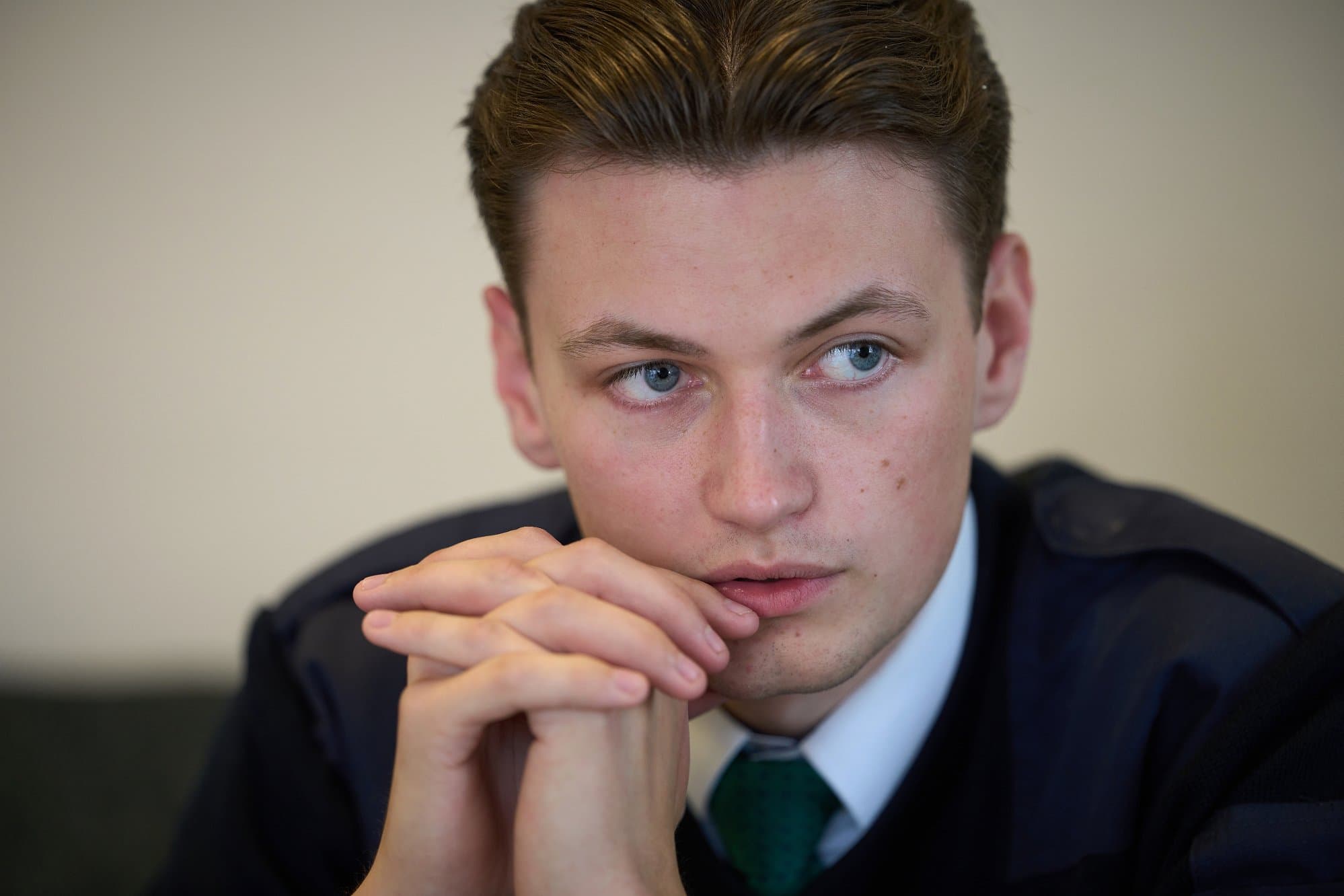 Henrik (21) skulle drive busselskapet med pappa. Slik gikk det ikke