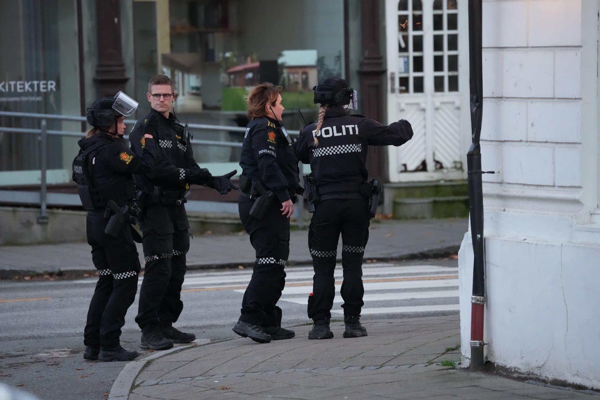 Politiet har kontroll på person med kniv